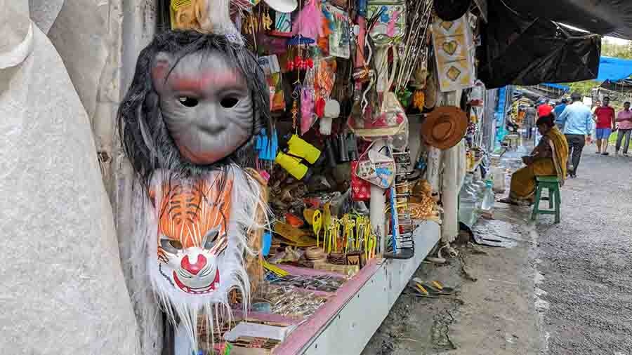 En route to the jetty, shops sell these scary masks to locals, who work in close quarters with the local wildlife. They often use these masks, wearing them at the back of their heads sometimes to deter attacks in the jungle