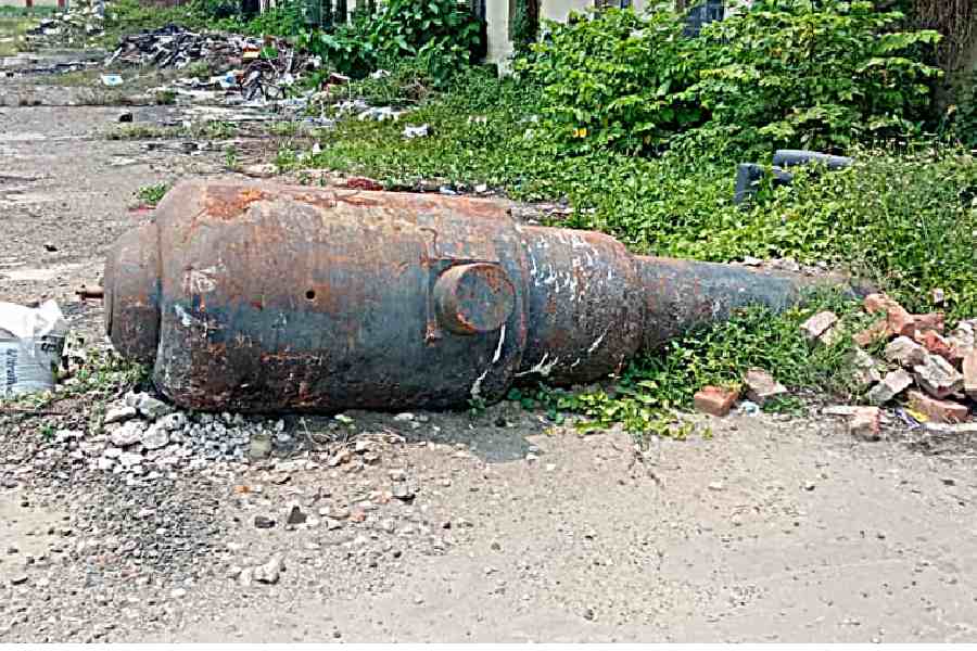 The cannon excavated from the Calcutta airport premises