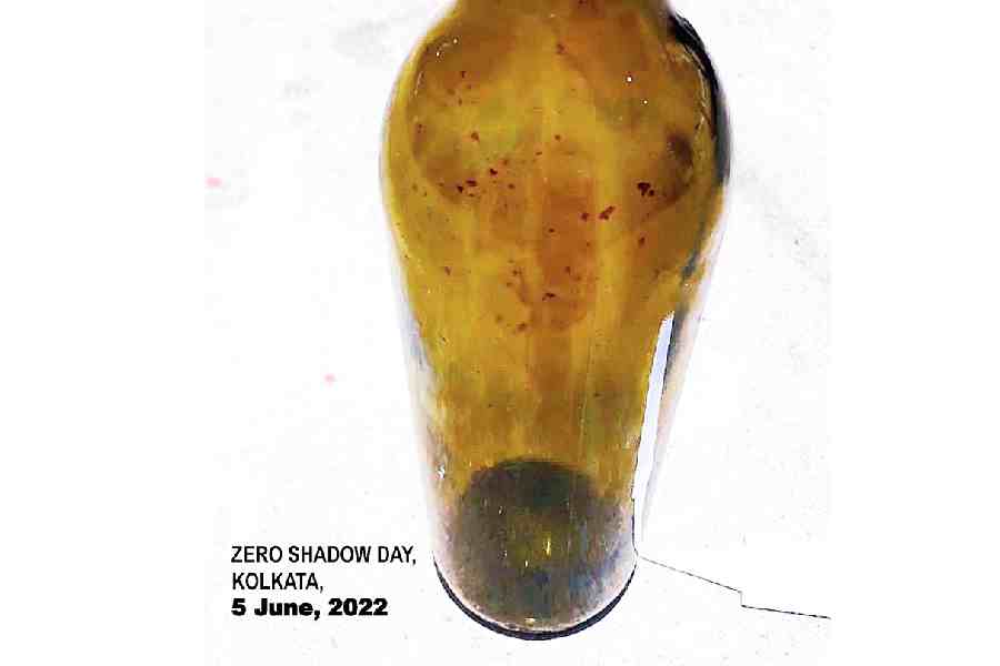 A bottle placed in sunlight on a terrace in Calcutta not casting a shadow on Zero Shadow Day last year