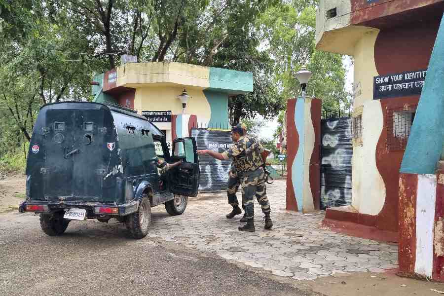 Jammu And Kashmir Bsf Guns Down Suspected Pakistani Trespasser Along International Border In