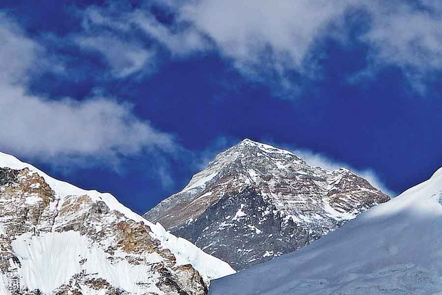 A glimpse of Mt. Everest (centre) while trekking towards EBC from Gorakshep. 