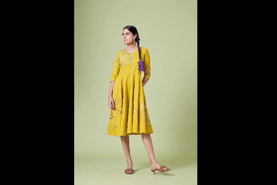 Yellow knee-length dress with large floral embroidery