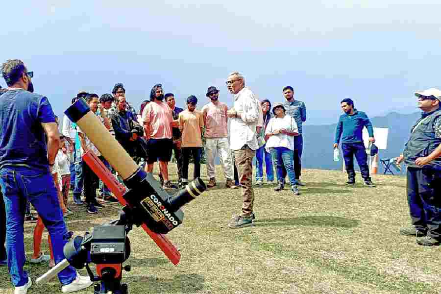 The Astro Camp, co-hosted by Uttarakhand Tourism Development Board and Starscapes, began with a grand ‘Astro Party’ that included a host of activities such as stargazing, astrophotography, and other astro-related activities guided by telescopes and astronomy experts. Participants were able to spot constellations, planets, moons, and even catch a glimpse of the Milky Way. But astronomy wasn’t the only thing on the agenda. To immerse visitors in the natural beauty of Benital, the camp also organised hikes, cycling groups, and birdwatching expeditions