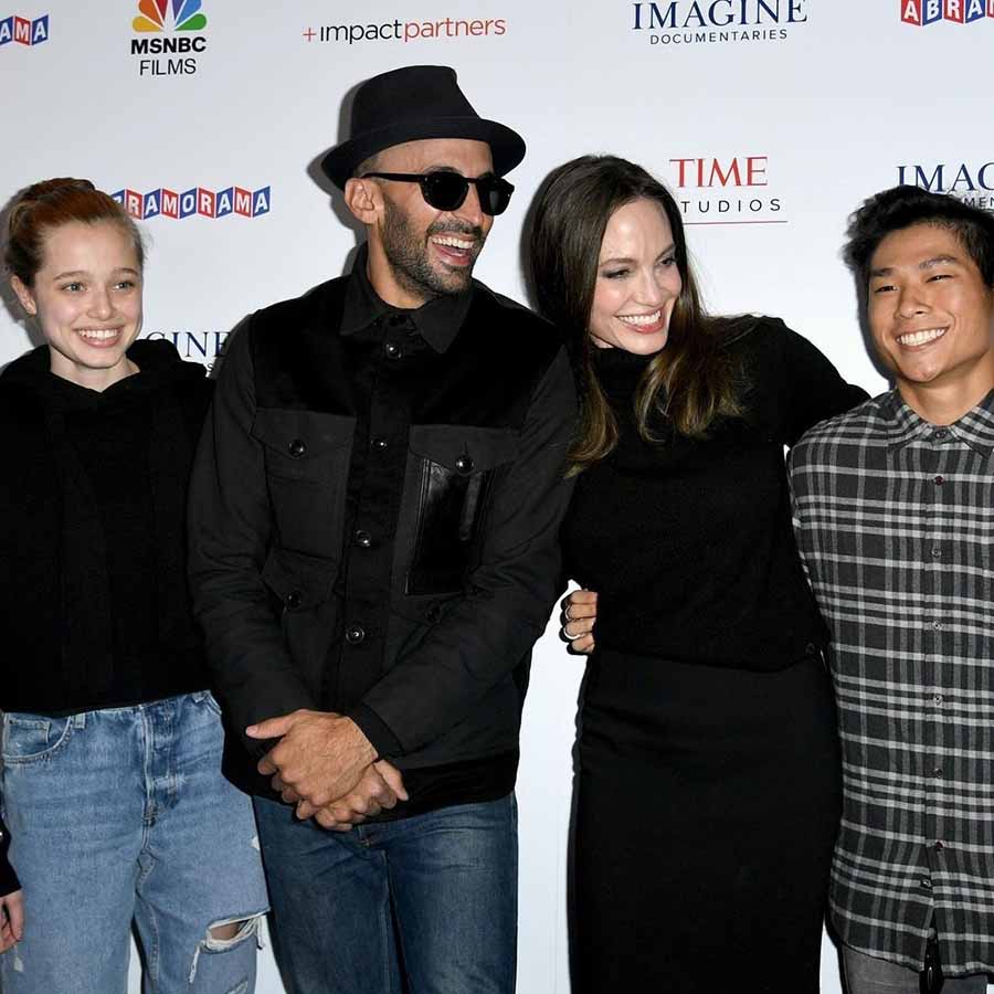 Angelina was joined by her kids Shiloh and Pax at the premiere of artist JR’s documentary film Paper & Glue in Los Angeles. 