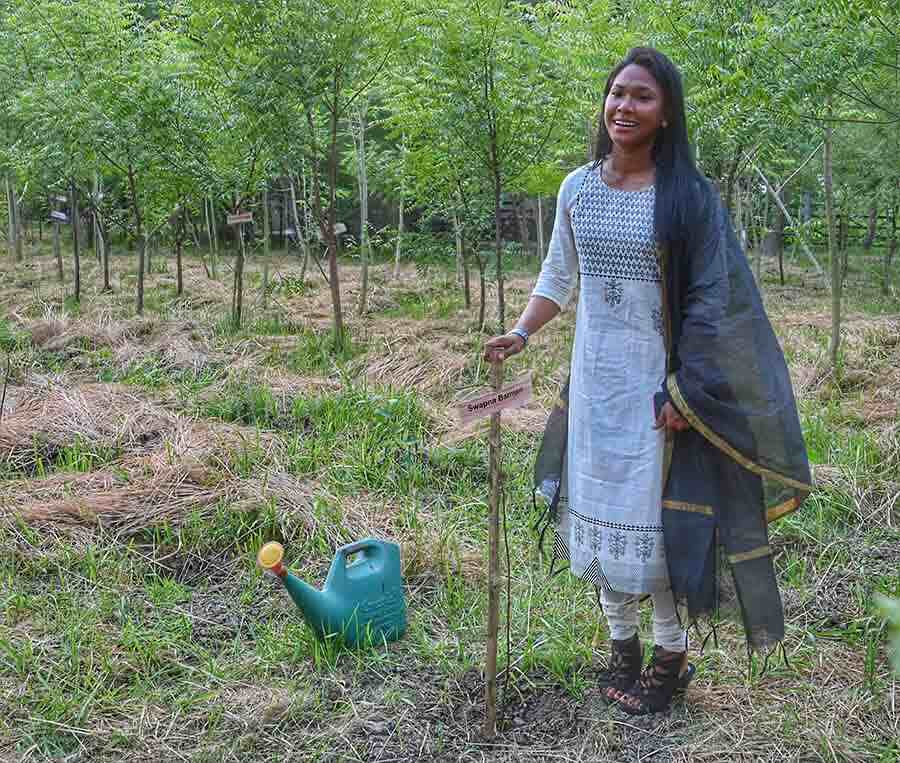 Arjuna awardee Swapna Barman proudly stood with a sapling she planted. ‘Oxygen, which we get from trees, is a basic necessity for survival. This initiative by Siddha Group is very important as the number of trees is outnumbered by humans. 