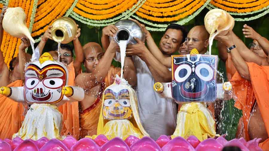 Snana Yatra was celebrated at Iskcon House on Gurusaday Road, Kolkata, on Sunday 