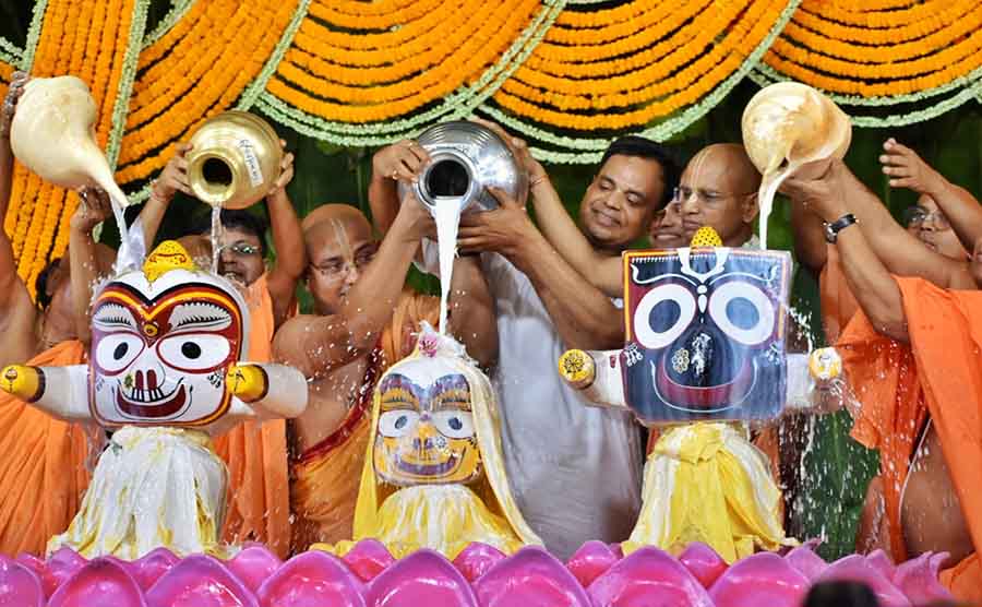 Snana Yatra was celebrated at Iskcon House on Gurusaday Road, Kolkata, on Sunday 