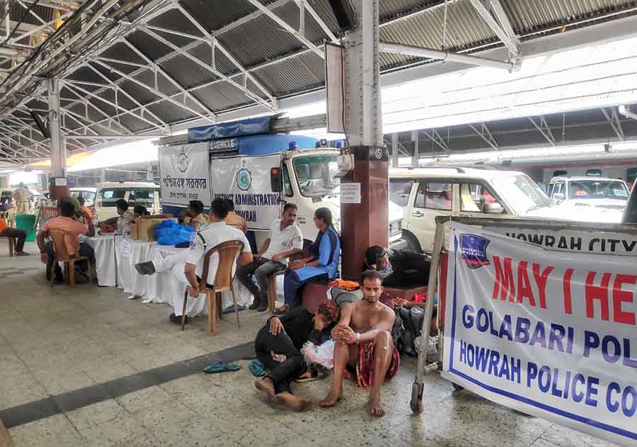 Rescue booths were set up at Howrah station for victims of the Coromandel Express accident   