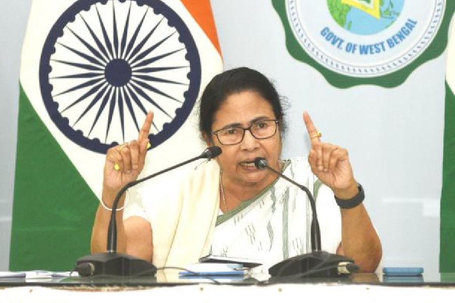 mamata banerjee |  Mamata Banerjee harshly criticized the railways under the Narendra Modi government