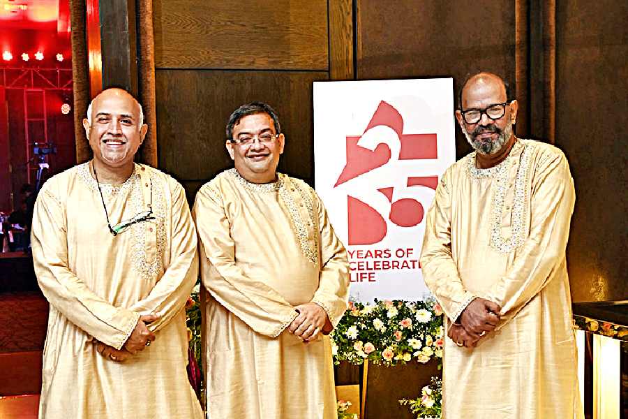 (L-R) Sushanta Sengupta, Aninda Palit and Swaminathan Ramani, directors of Savourites Hospitality Pvt Ltd, were dressed in keeping with the bangaliana vibe of the evening. “Today on completing 25 years, we feel very proud and what we have achieved in these 25 years is very profound and this is another way to say thanks to our patrons who have really made us what we are today,” said Ramani. “It’s miles to go and miles to go before we sleep. We believe that we can continue this journey and take 6 Ballygunge Place and Bengali cuisine to a different height at the international and national levels,” added Palit. 