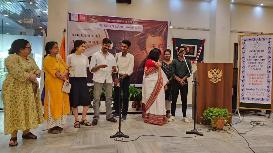 On June 6, Alexey Idamkin, Russian consul general in Kolkata, took part in a celebration dedicated to the UN Russian Language Day and the 224th birth anniversary of Russian poet, novelist and playwright Alexander Pushkin  