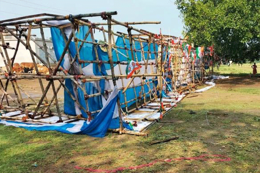 A massive gate (in the picture), which was put up to welcome Trinamul Congress national general-secretary Abhishek Banerjee at Balundi village near Arambagh in Hooghly district, was damaged in a sudden storm that raged in the area for about 30 minutes on Tuesday afternoon. The storm raged at 70kmph and uprooted at least three such massive gates erected to welcome the leader. Abhishek is scheduled to visit the area on Wednesday as part of his mass outreach programme. Local people said the storm hit Arambagh around 2pm on Tuesday and brought a spell of relief to the area for a few hours from the ongoing heat wave in Bengal. Most south Bengal districts, including Hooghly, have been witnessing soaring temperatures for the past few days and there is no immediate prediction of relief.