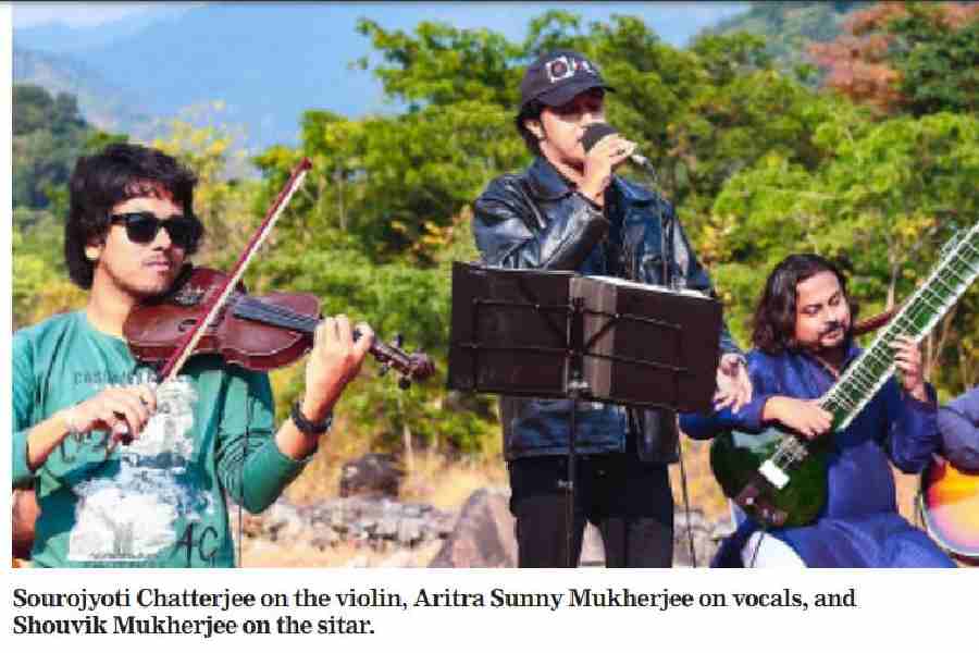 Sourojyoti Chatterjee on the violin, Aritra Sunny Mukherjee on vocals, and Shouvik Mukherjee on the sitar.