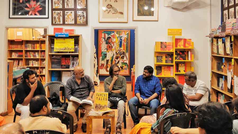 (From left) Trinankur Banerjee, Parimal Bhattacharya, Sarbajit Sen, Argha Manna and Debkumar Mitra discuss ‘Famine Tales: A Graphic Anthology’ at Seagull Books 