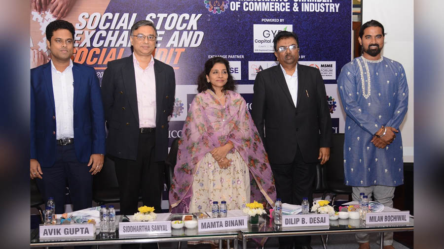 Avik Gupta, Siddhartha Sanyal, Mamta Binani, Dilip B. Desai, Milan Bochiwal at the MCCI special session on Social Stock Exchange and Social Audit held at a city hotel