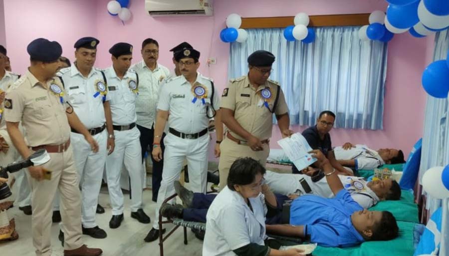 Utsarga, the 1062nd voluntary blood donation camp, an initiative of the community policing wing, Kolkata police, was organised on Saturday by the Tala police station, ND & NSD. Ashesh Biswas, IPS, joint commissioner of police (administration) and Saikat Ghosh, IPS, DC 4th Battalion encouraged and thanked the donors