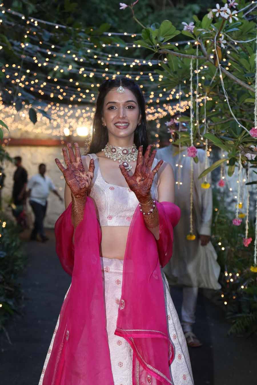 For her pre-wedding festivities, Ira went for a baby pink lehenga and paired it with a magenta dupatta and jewellery. 