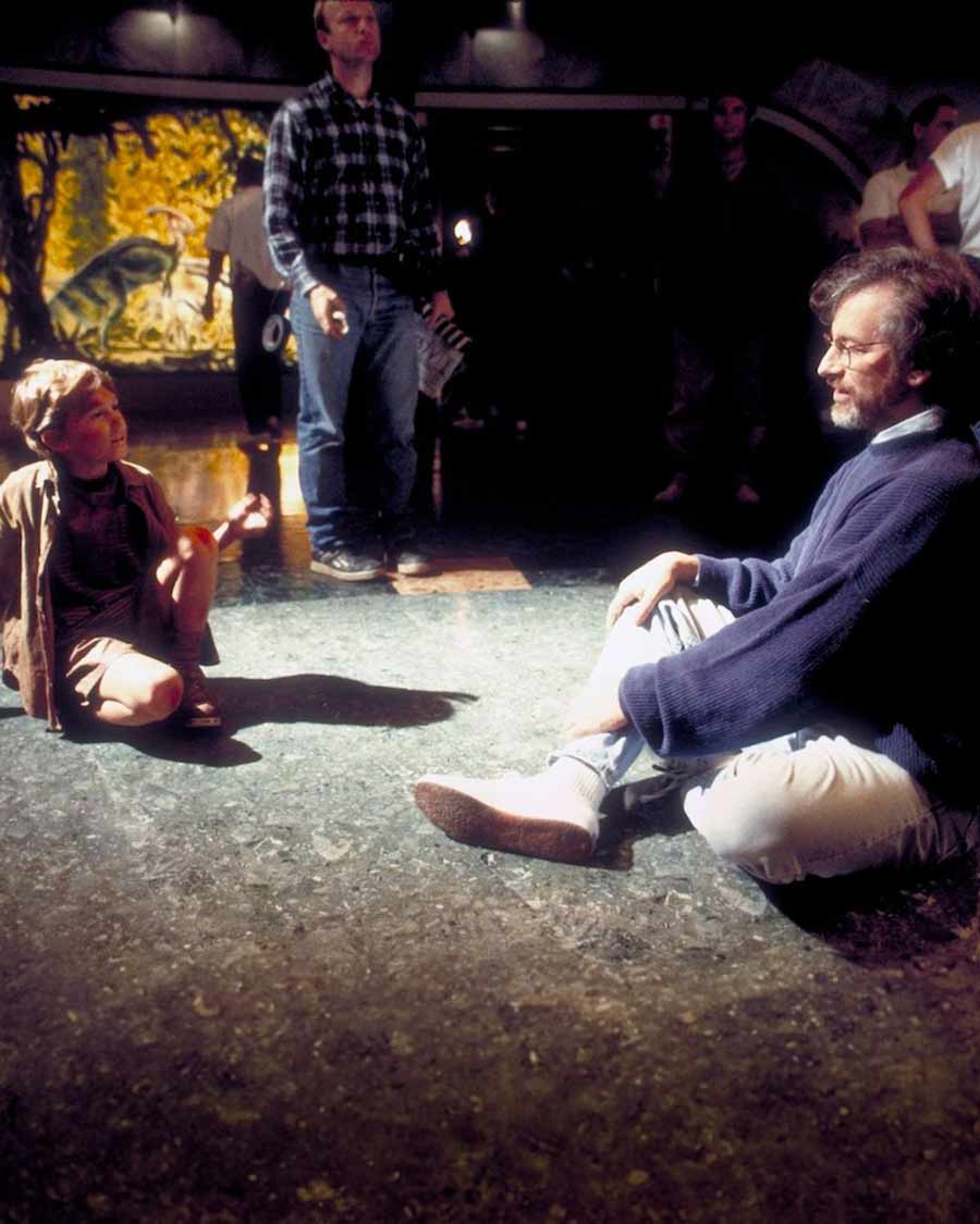 Spielberg directing Joseph Mazzello’s Tim on the sets.