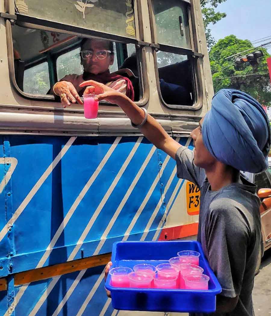 A man distributes refreshing drinks to passersby on Monday. The long gap between showers has added to the woes of Kolkatans. The maximum temperature recorded by IMD was 36.2 ˚C  