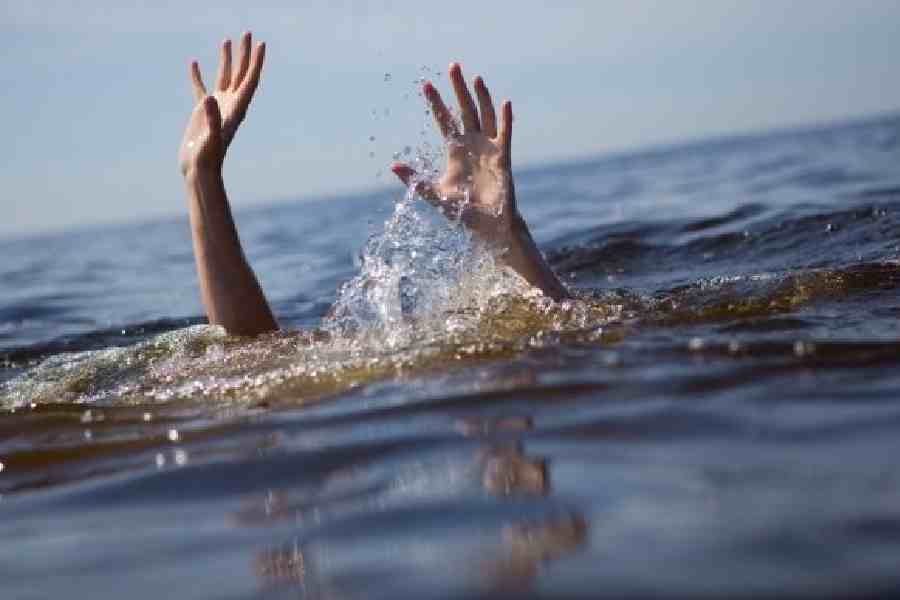 Two Youngsters Go Missing After Dip In The Ganga In Samserganj, Murshidabad