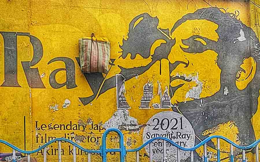 A wall graffiti of Satyajit Ray near Park Circus crossing was found to be in a poor condition  