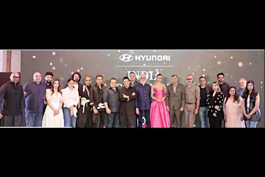 Actor Rakulpreet Singh; Sunil Sethi, chairman, FDCI; Tarun Garg COO — Hyundai Motor India Ltd. with the participating designers at the unveiling of Hyundai India Couture Week 2023, in Delhi, on Monday