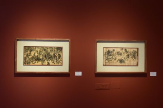 Studying the landscapes painted by BenodeBehari shows the influence East Asian (Chinese and Japanese) Art had on his early works.