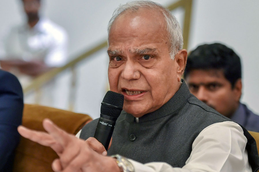 Aam Aadmi Party (AAP) | Governor Banwarilal Purohit part of Centre's  conspiracy against Punjab, accuses AAP - Telegraph India