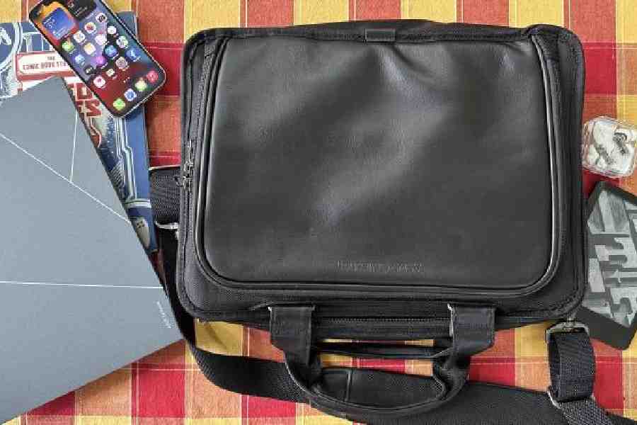 Asus Vantage Briefcase 15.6 is a stylish arrival ahead of Father’s Day.