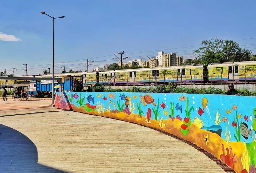 A colourful graffiti of an aquarium has been painted on a wall at Kavi Subhash Metro Station 