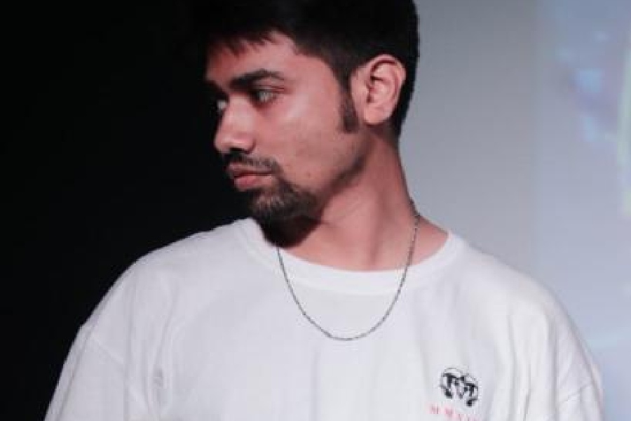 “We are separate artistes who are united by a similar soundscape. Although we have different influences and visions, it comes down to a singular vision of being self-made rock stars. When we perform, it’s not only about trap/rock/metal or any other genre, we bring out the voices trapped inside everyone. We bring out the rage,” said Toxic13 aka Sayok Kash who performed with team members with stage names Promise, Spandan Ghoshal, Sxrkr and Sleez.