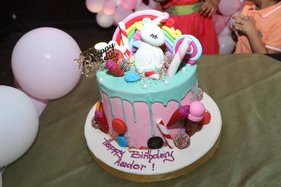 Kid’s Birthday Cakes: As kids most of us had our birthday cakes done by Flurys and now with time they have dedicated fondant artists to create even better birthday cakes with animated features, cartoons and characters.