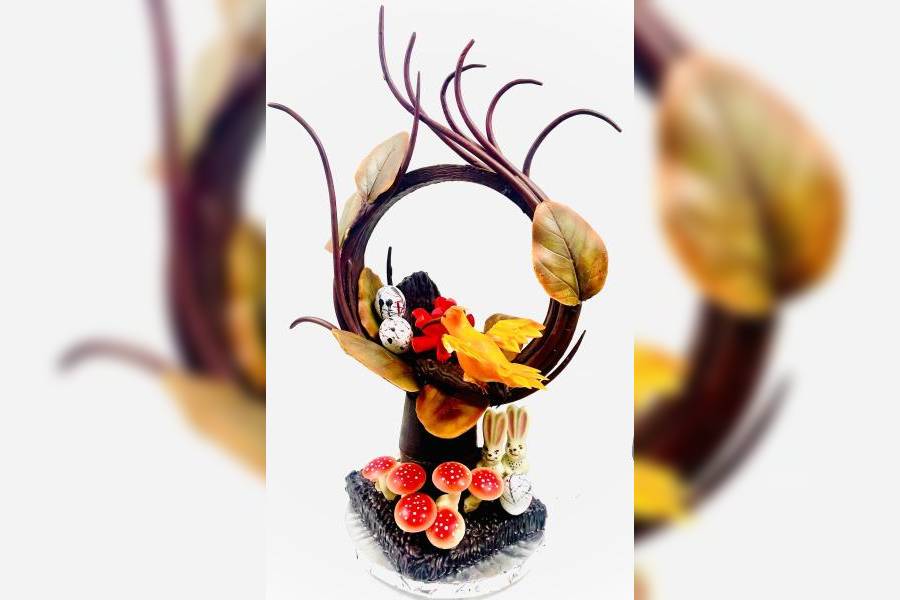 Artistic Creations: If you want the cake to be not just a dessert but a major talking point at your event, then you can also opt for these artistically designed cakes that incorporate a lot of elements along with chocolate art. We love this nest-and-bird concept that almost looks like a showpiece. 