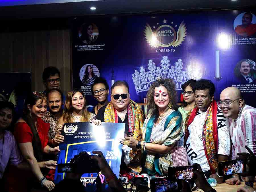 The inaugural press meet of AALPIN, a fashion show with a difference by Angel Nabajiban Welfare Society, was attended by Madan Mitra, former minister; Manabi Bandyopadhyay, India’s first transgender principal; Sangita Sinha (fourth from left), Founder, Angel Nabajiban Welfare Society; at Kolkata Press Club on Saturday 