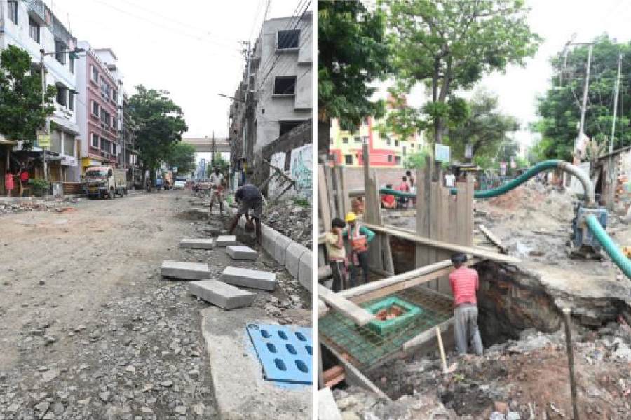 Underground pipes being laid near Metro Cash &amp; Carry in Mukandapur and (right) at Nitai Nagar area of Mukandapur on Sunday