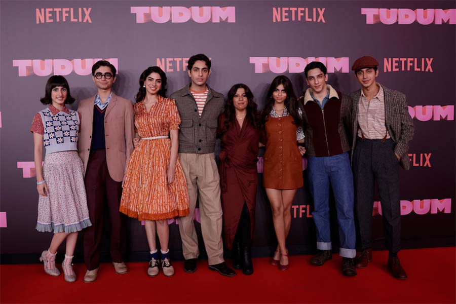 (L-R) Dot, Yuvraj Menda, Khushi Kapoor, Agastya Nanda, Zoya Akhtar, Suhana Khan, Vedang Raina, Mihir Ahuja at TUDUM. 
