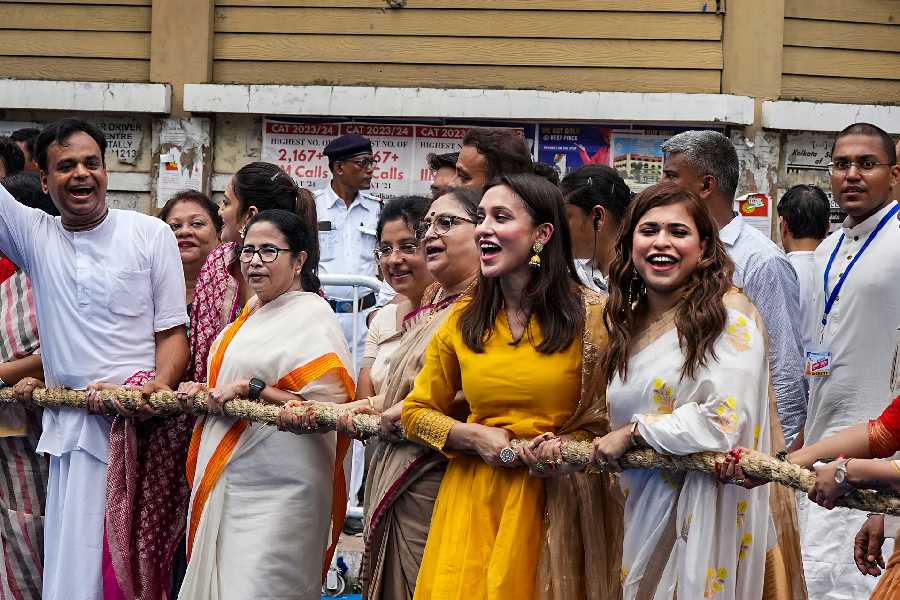 I pray to Lord Jagannath for the souls of those who died in the train accident. I also pray for the peace and prosperity of the people of the world, the country, of West Bengal. May the Lord bless everyone with prosperity and happiness, she said inaugurating the festival at the ISKCON's Radha Krishna Temple in the city. 