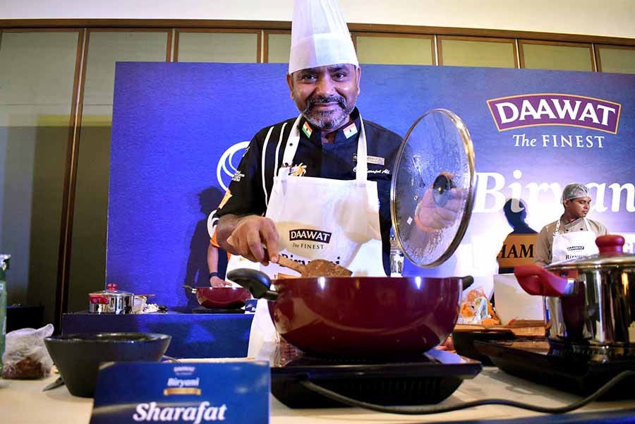 Sarafat Ali, the executive chef at Aminia and a participant in the event, expressed his enthusiasm by sharing his experience with Daawat Basmati rice. “This is my first time cooking with Daawat Basmati rice, and I can see the difference in quality. Normally, when rice is boiled for an extended duration, it tends to break into smaller fragments. However, I have observed that Daawat Basmati rice remains intact.”