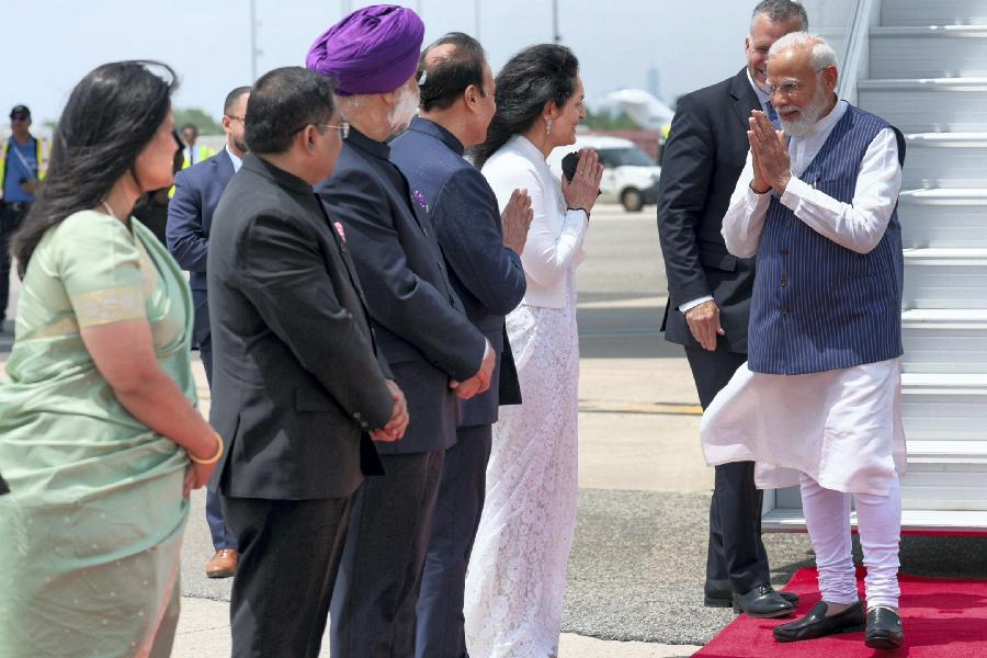 Narendra Modi | Prime Minister Narendra Modi to lead unique yoga session at  the United Nations Headquarters - Telegraph India