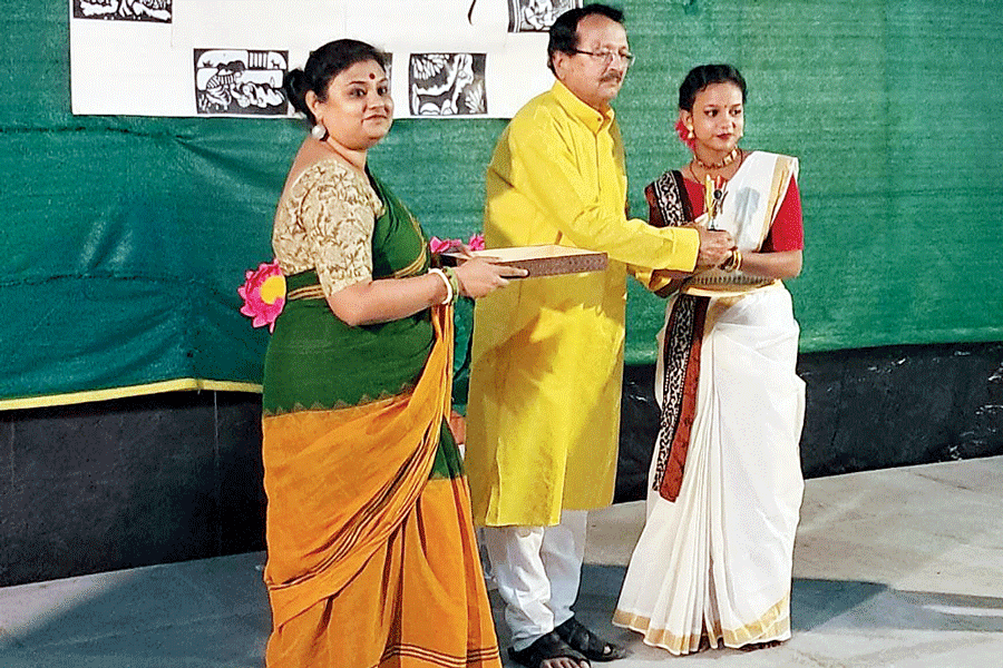 Anita Marjit being felicitated in CE Block, New Town.