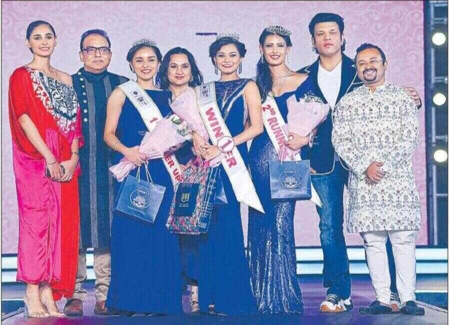 WINNING SMILE: Winner Aindrila Dutta flanked by (left) first runner-up Adrija Samanta and second runnerup Itu Bhattacharya at the grand finale of Nivea Presents Sananda Tilottama 2023 Powered by Margo in association with Gossip by Senco Gold and Diamond, at The Westin Kolkata on Tuesday. One of eastern India s biggest beauty pageants registered more than 3,000 entries to start with. Several auditions, in Siliguri, Durgapur and Calcutta, zeroed in on 10 finalists. In the run-up to the finale, the finalists were part of a grooming workshop, which lasted a fortnight from June 5, under the guidance of a team led by supermodel Nayanika Chatterjee. On Tuesday, a panel of judges -- actor, director and producer Arindam Sil; actor-model Hasleen Kaur; sarod player Amaan Ali Bangash; director Avijit Sen, and entrepreneur and art-and-design promoter Madhu Neotia -- selected the winners after several rounds. All the judges are in the picture above. The evening was marked by performances by singer Nikita Gandhi and the dance troupe of Sohini Roychowdhury