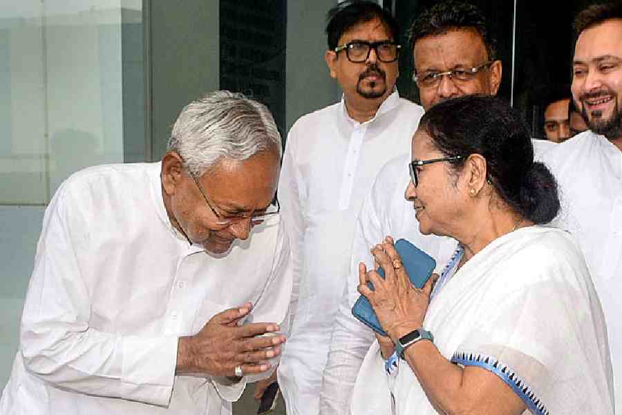 Mamata Banerjee | Nitish Kumar Meets Mamata Banerjee A Day Ahead Of ...