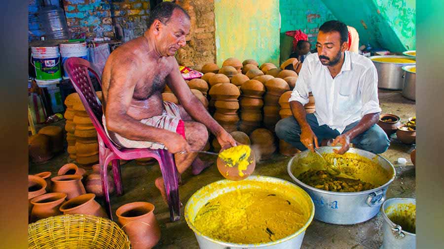 The bhog being packed in earthen pots 