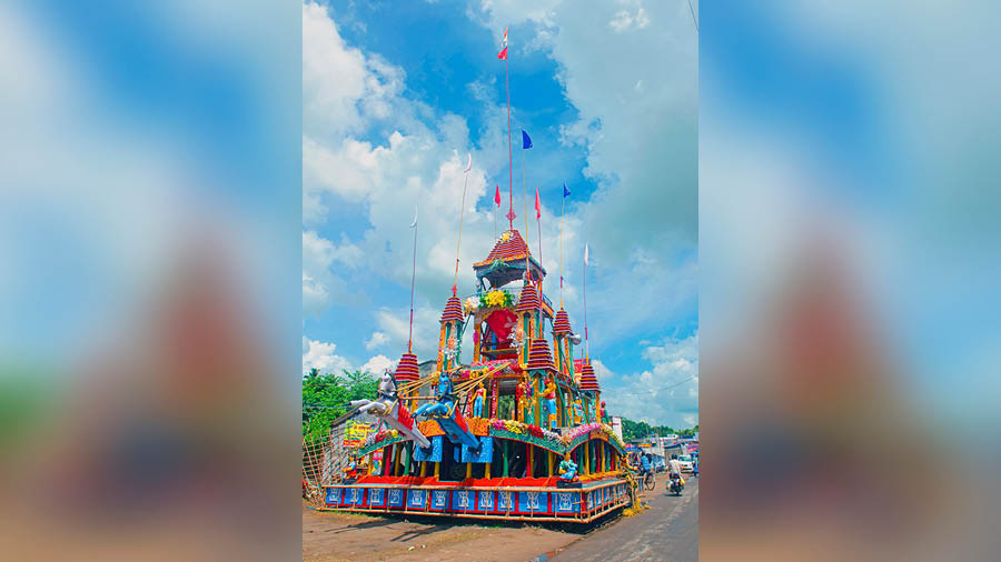 The towering chariot of Guptipara 