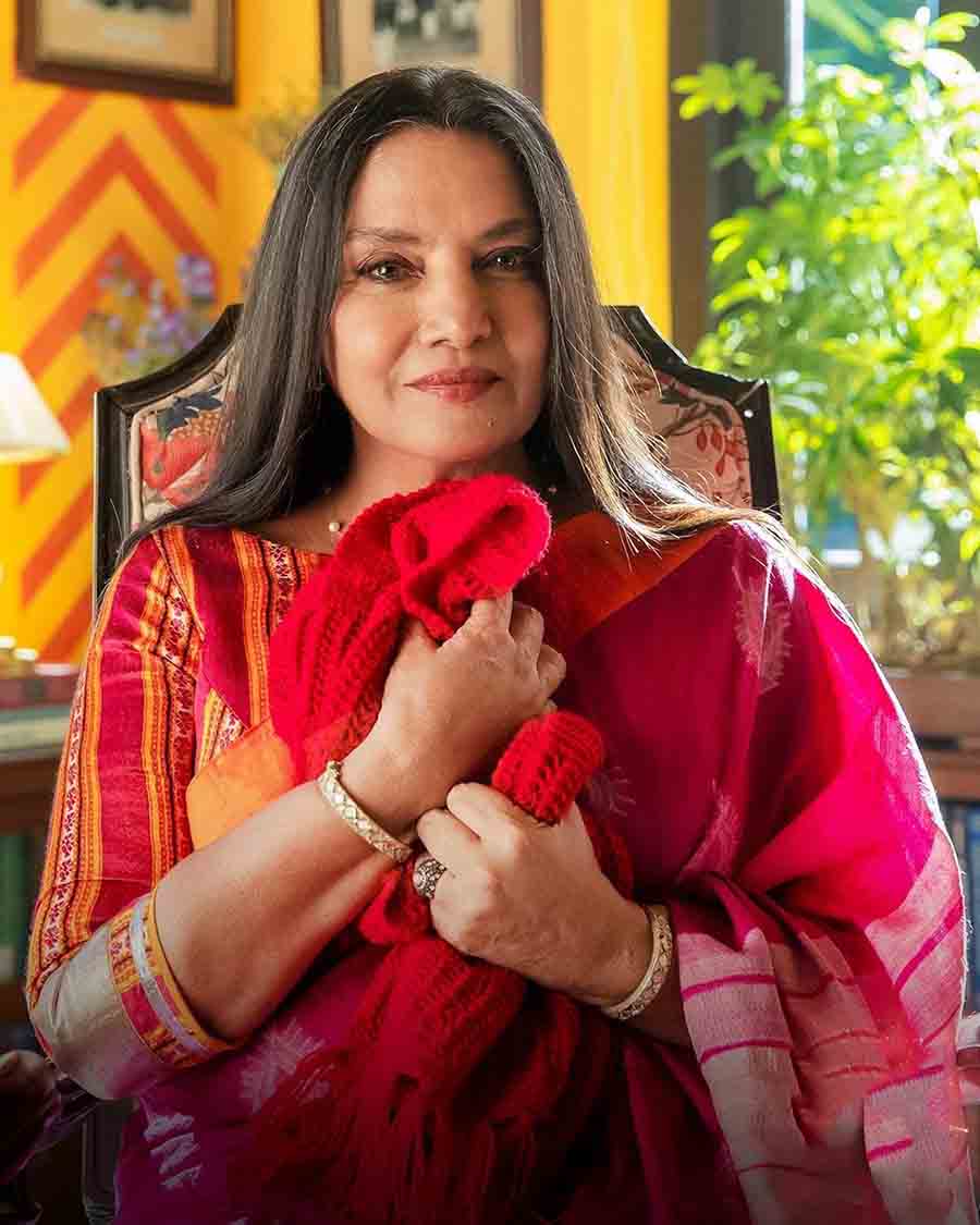 Shabana Azmi holds the same red shawl as Dharmendra, hinting at a love story. 