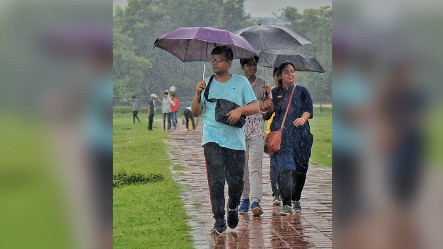 People enjoyed the rain in the Maidan area on Saturday. The IMD has said that widespread rainfall activity with isolated heavy to very heavy falls is likely to continue over northeastern India and sub-Himalayan West Bengal and Sikkim during next four days. The weather office also added that heat wave to severe heat wave conditions is likely to continue over East India and central India during next 3 days and abate thereafter