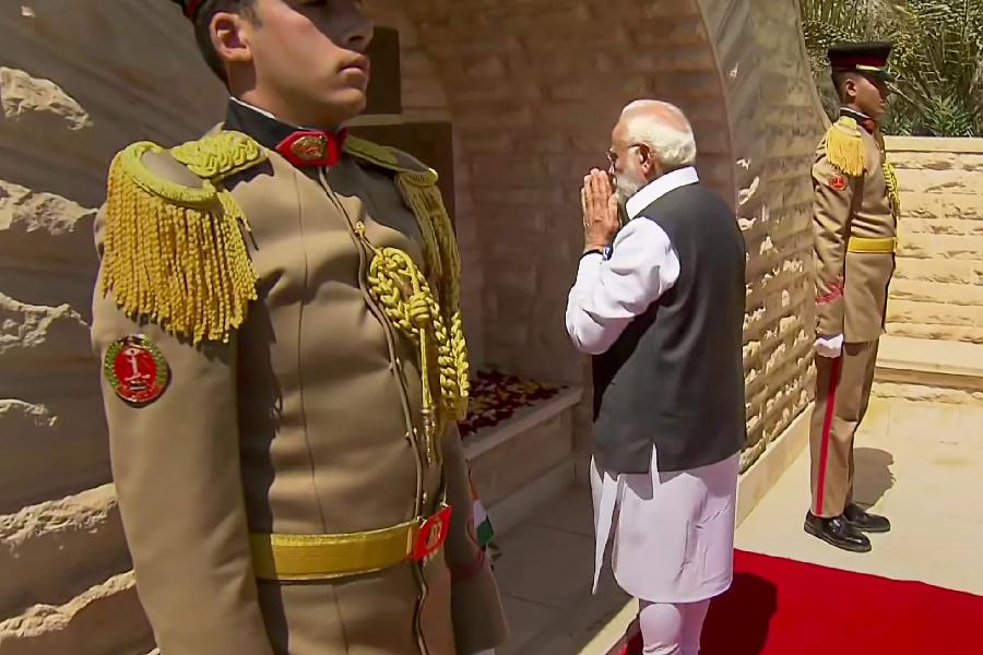 Prime Minister Narendra Modi pays homage to the Indian soldiers who laid down their lives in World War I, at Heliopolis War Cemetery in Cairo, Egypt. 