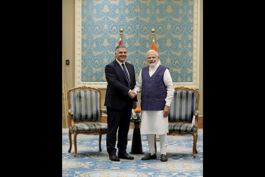 Narendra Modi meets with the CEO of Hassan Allam Holding Company, Hassan Allam, in Cairo, Egypt. 