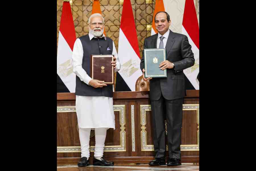 PM Modi meets thought leaders in Egypt, discuss cooperation