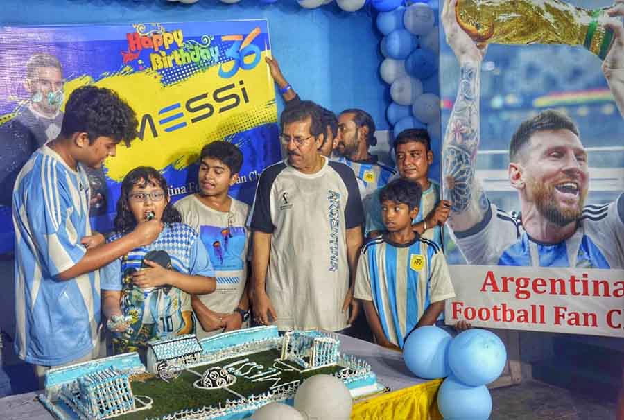 A fan club of Argentina in Baghajatin celebrated Lionel Messi’s birthday on Saturday. Fans gathered at the club wearing Argentina’s football jerseys. A cake-cutting ceremony was also held  